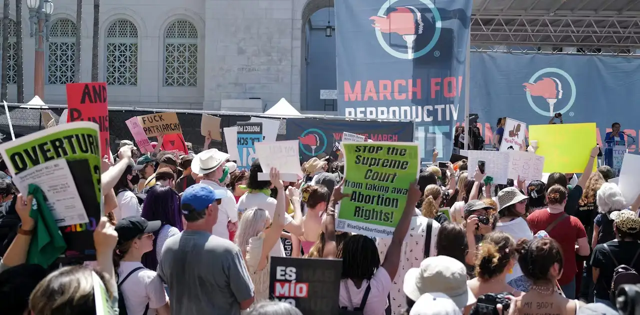 Protesta contra la decisión del Supremo de EE UU sobre el aborto (2022) / Foto: The Conversation Protesta contra la decisión del Supremo de EE UU sobre el aborto (2022) / Foto: The Conversation