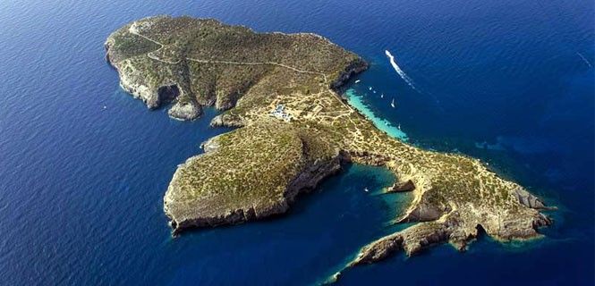 Tagomago, situada a unos 900 metros del extremo nororiental de Ibiza / Foto: Tagomago Island