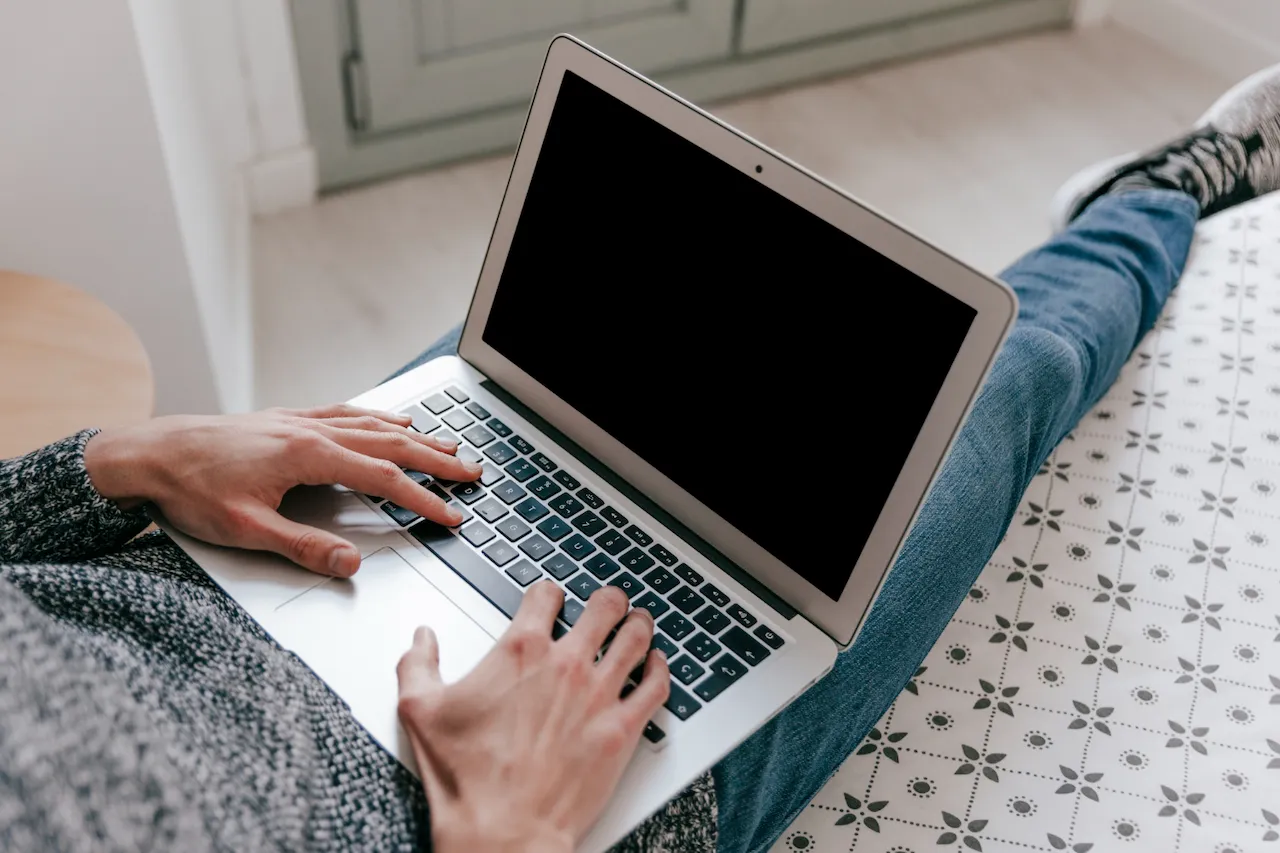 El consumo de pornografía violenta se asocia a conductas sexuales de riesgo / Foto: FP