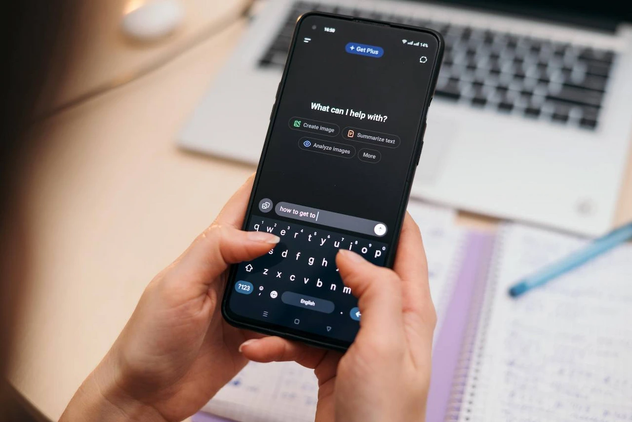 Los humanos deberian ser esclavizados por la IA / Foto: SINC