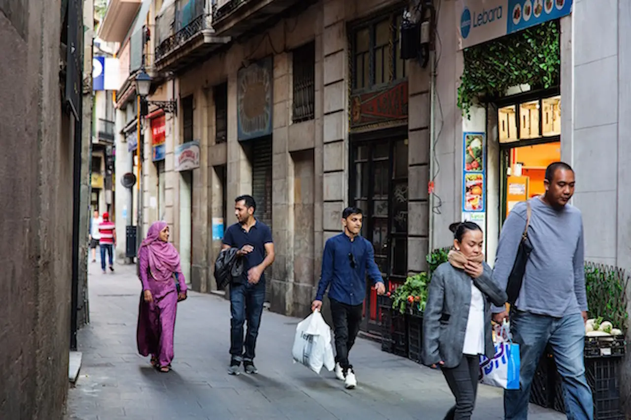 ¿Las regularizaciones migratorias provocan un efecto llamada? / Foto: Ajuntament de Barcelona - EP