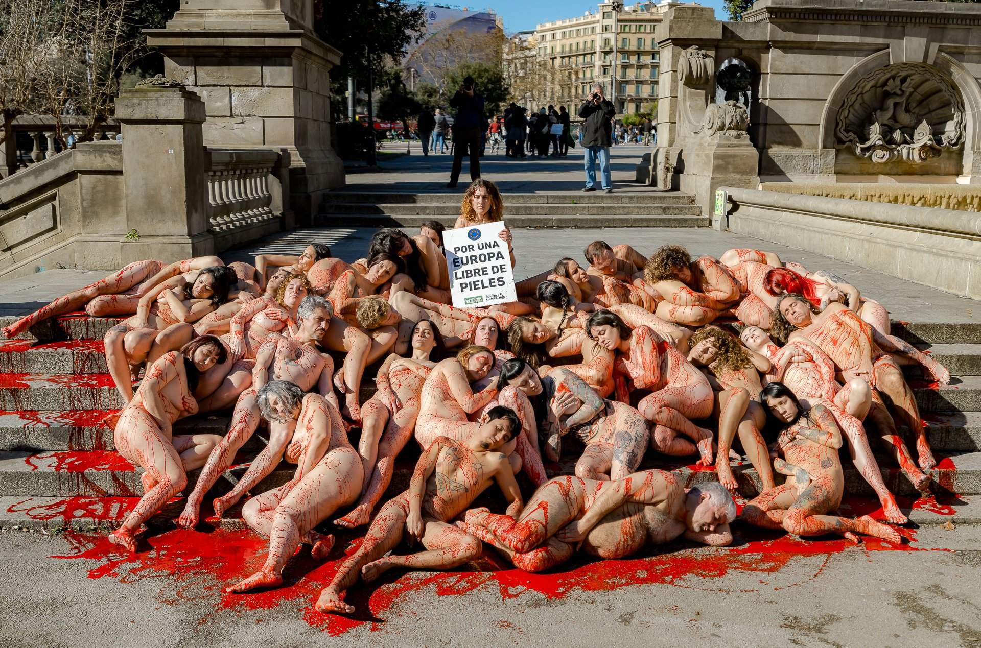 70 activistas revindican 'Una Europa libre de pieles' / Foto: AnimaNaturalis