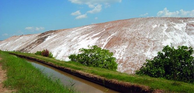 La escombrera salina, a unos 70 kilómetros al norte de Barcelona / Foto: Magrama