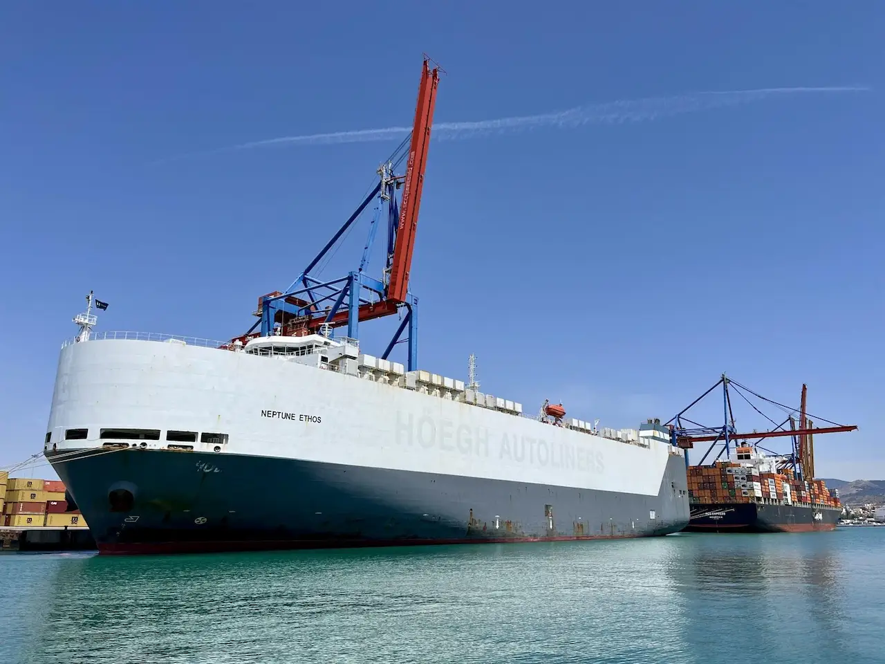 Los barcos de transporte comercial son vías de introducción de especies alóctonas / Foto:  IEO