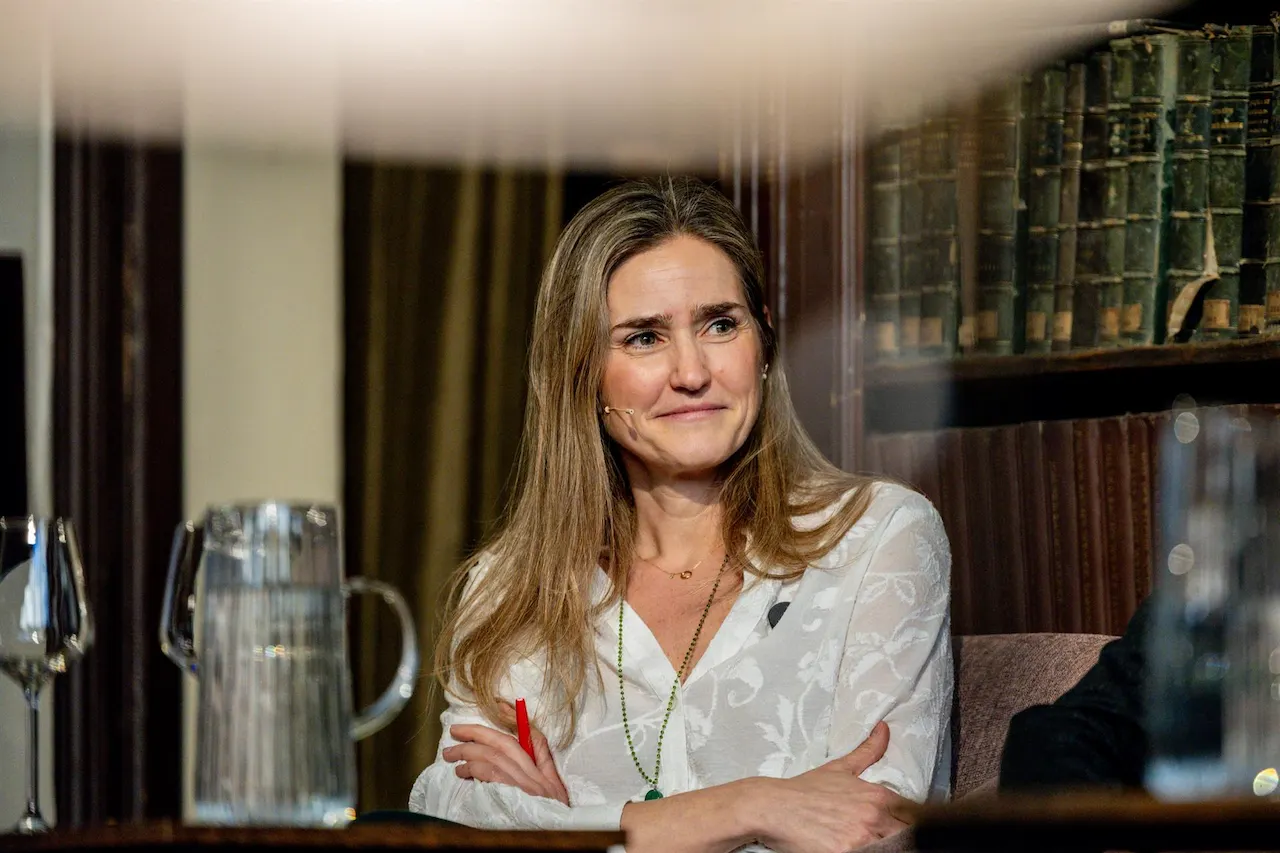 La vicepresidenta tercera del Gobierno y ministra para la Transición Ecológica y el Reto Demográfico, Sara Aagesen, interviene en la presentación del libro ‘El arte de impulsar el cambio’ de Pedro Fresco, en la Biblioteca del Ateneo, a 23 de marzo de 2026 / Foto: EA