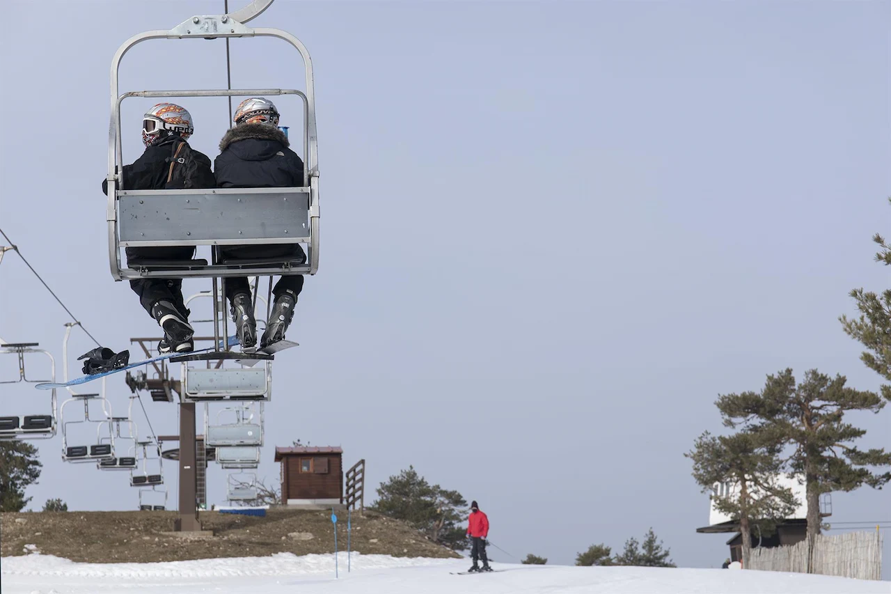Telesillas en la estación de esquí de Navacerrada en Madrid / Foto: Rafael Basante - EP Telesillas en la estación de esquí de Navacerrada en Madrid / Foto: Rafael Basante - EP