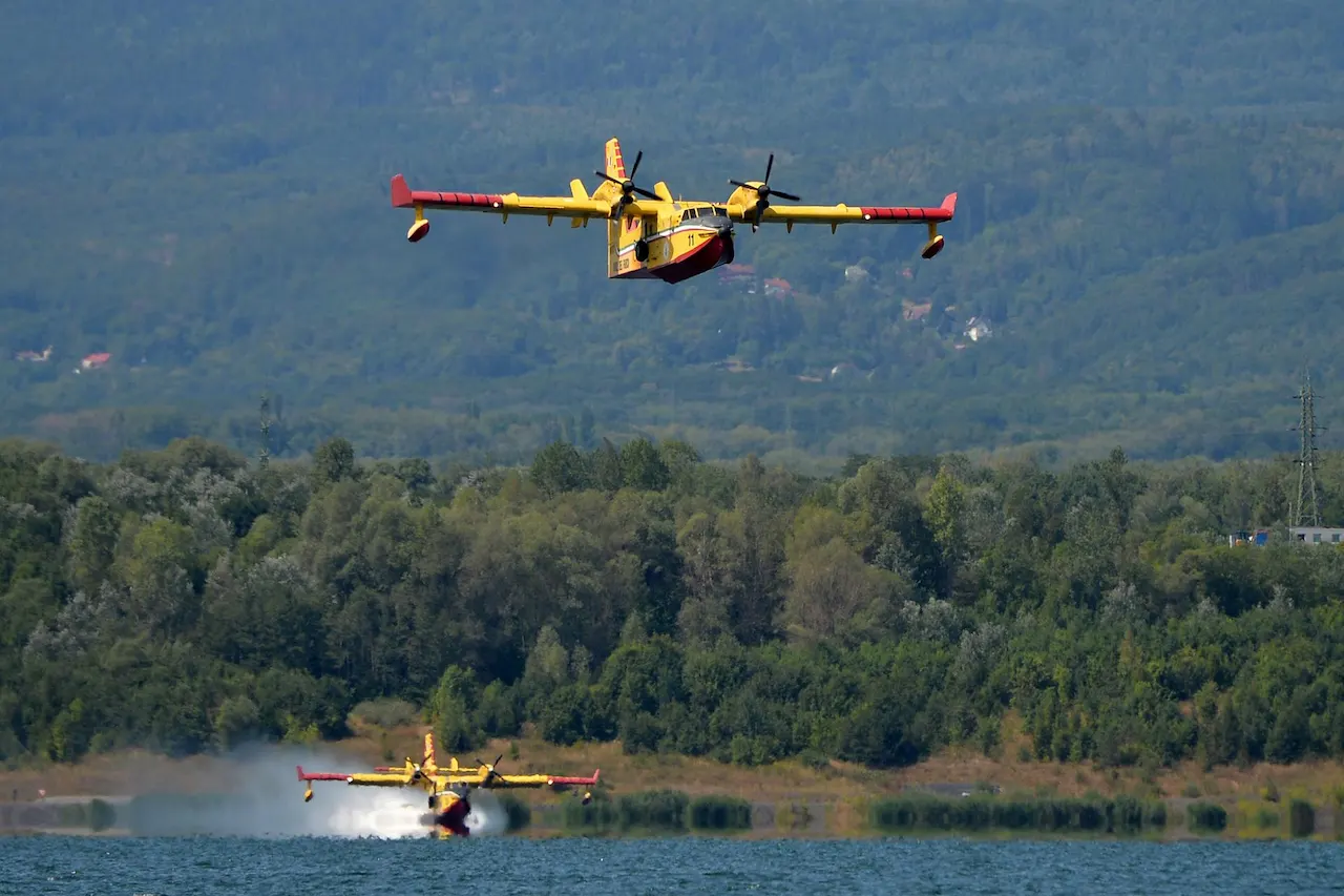 Avión antiincendios, clave para reforzar la flota ante los incendios forestales / Foto: Archivo - EP Avión antiincendios, clave para reforzar la flota ante los incendios forestales / Foto: Archivo - EP