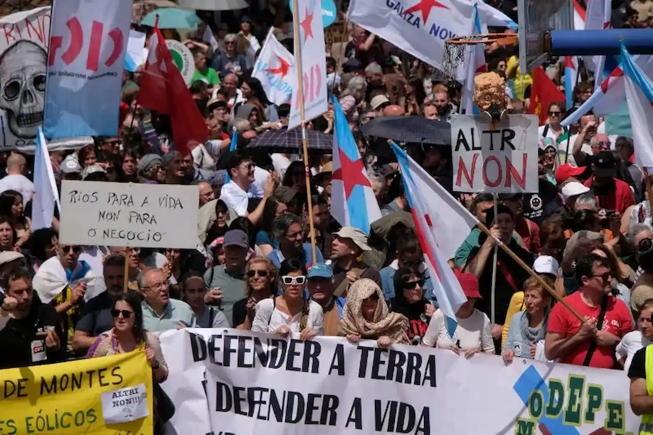 La criminalización de la protesta, la Ley Mordaza. Manifestacion 'Altri Non' / Foto: Pedro Armestre-Greenpeace