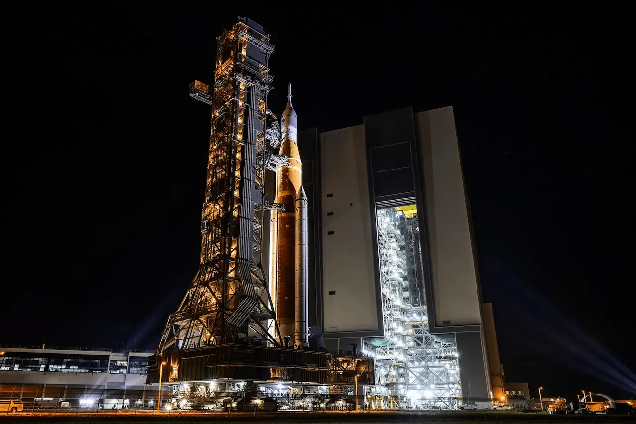 El cohete SLS durante el despegue de la misión Artemis II / Foto: EP