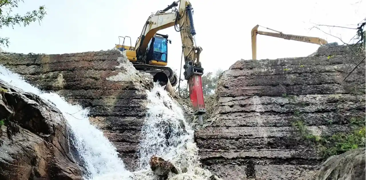 Demolición del azud del Molino Ventura, en el río Cega, Navafría (Segovia) / Foto: CHD Demolición del azud del Molino Ventura, en el río Cega, Navafría (Segovia) / Foto: CHD