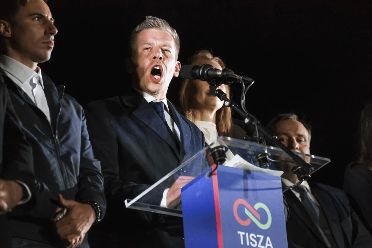 El ganador de las elecciones legislativas en Hungría, Peter Magyar, durante su discurso tras confirmarse su victoria / Foto: EP