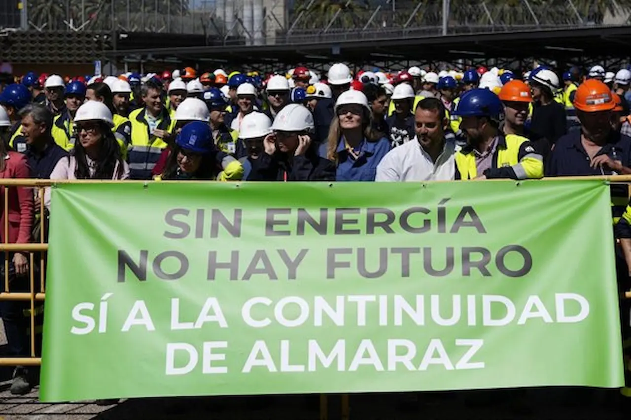 Concentración de trabajadores en la Central Nuclear de Almaraz / Foto: José Ramón Ladra