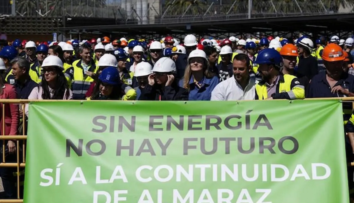 Almaraz se moviliza por su central nuclear tras 2027