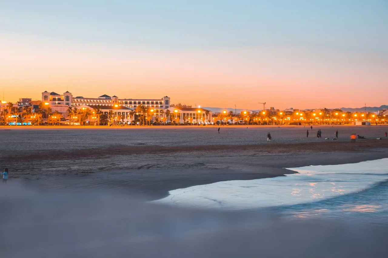 El Mediterráneo se encamina hacia veranos eternos. València / Foto: UP
