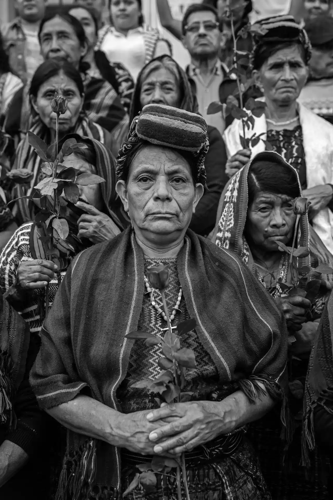 Alvarado y otras mujeres mayas achíes frente al tribunal de Ciudad de Guatemala el 30 de mayo de 2025, día en que tres exmiembros de las Patrullas de Autodefensa Civil fueron condenados a 40 años de prisión / Victor J. Blue - WPP