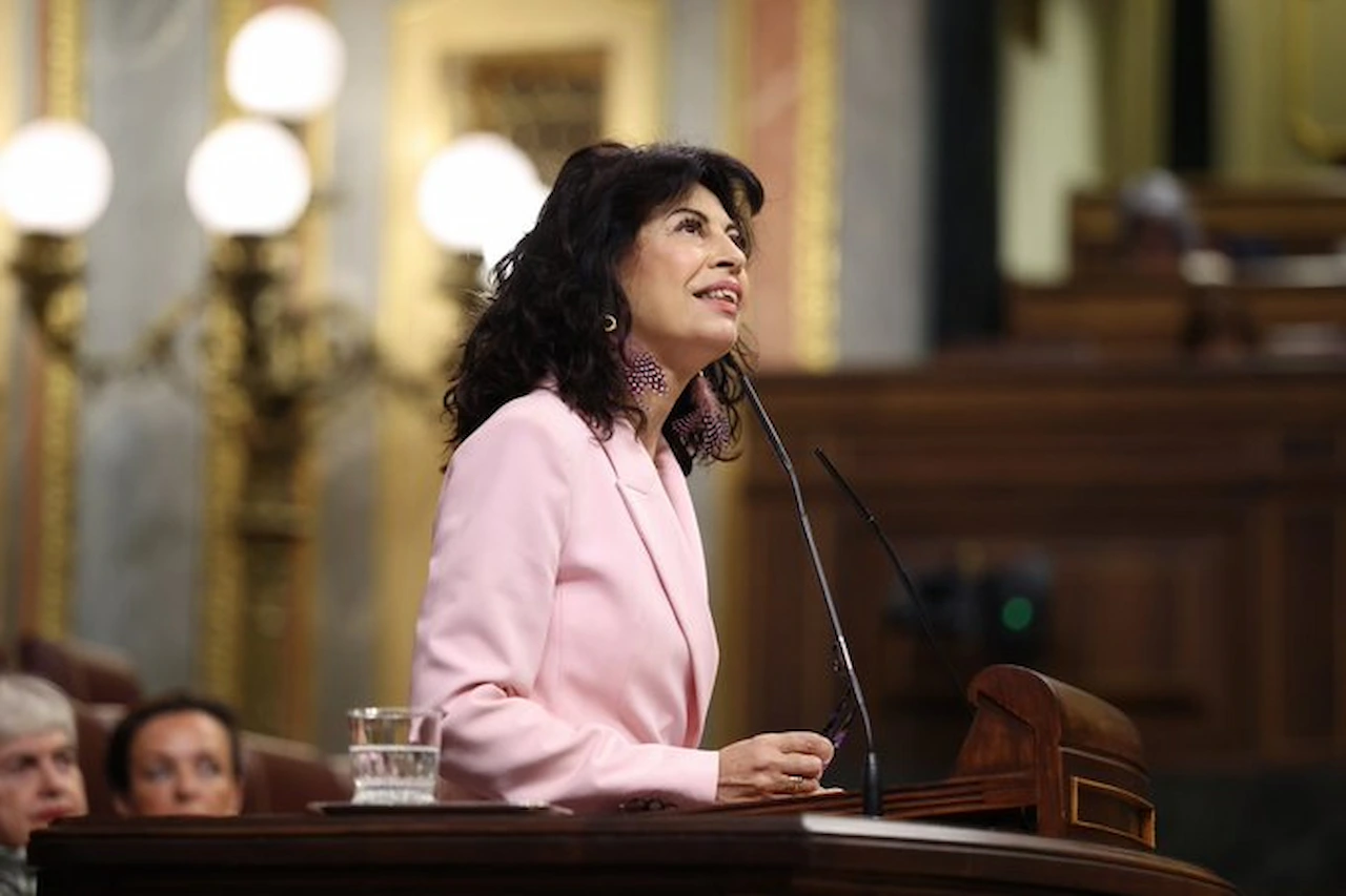 Blindar el derecho al aborto. La ministra de Igualdad, Ana Redondo, durante sesión plenaria en el Congreso / Foto: EP