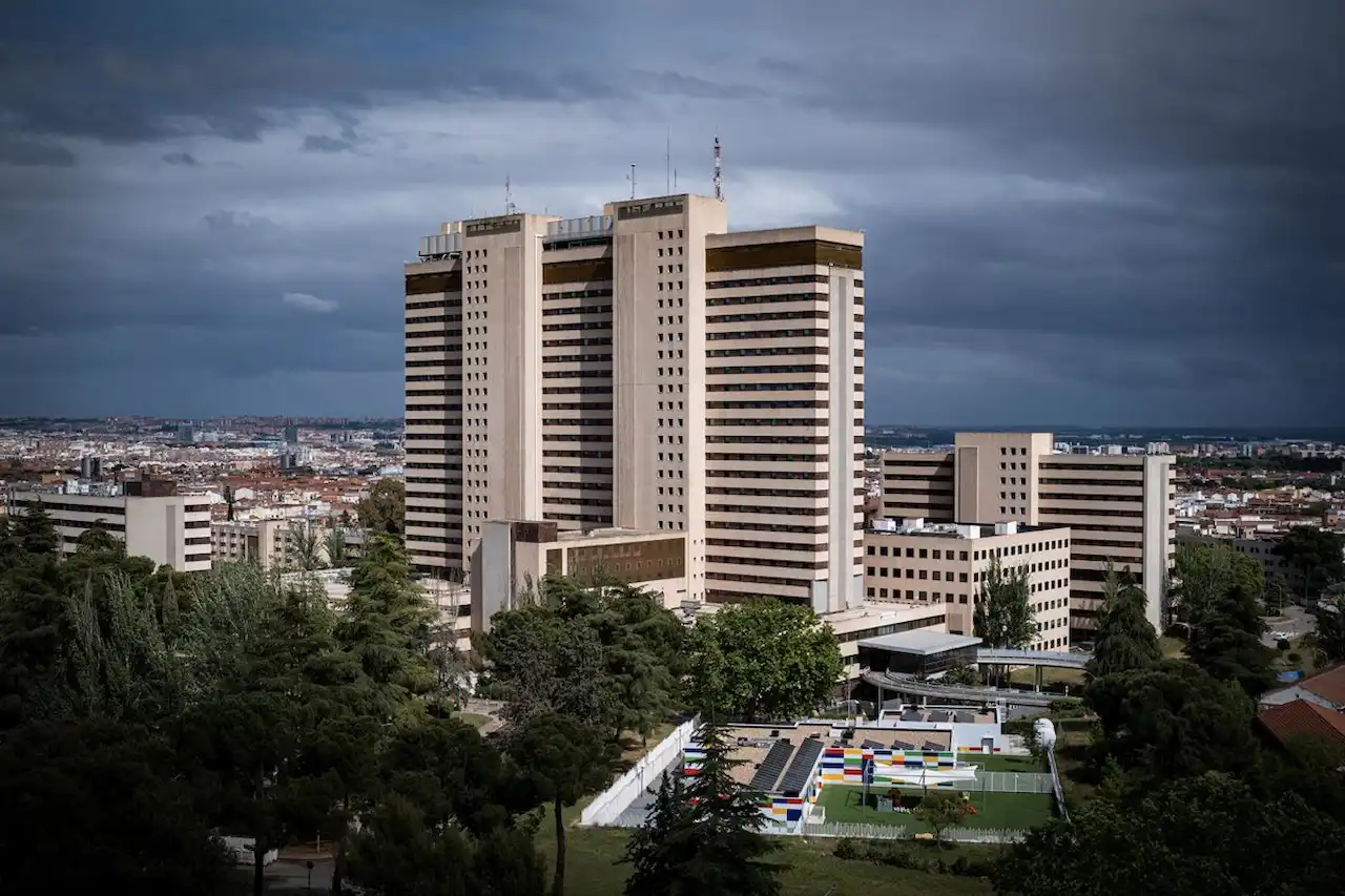 Exterior del Hospital Central de la Defensa Gómez Ulla, donde permanece ingresado el primer caso confirmado de hantavirus detectado en España / Foto: EP