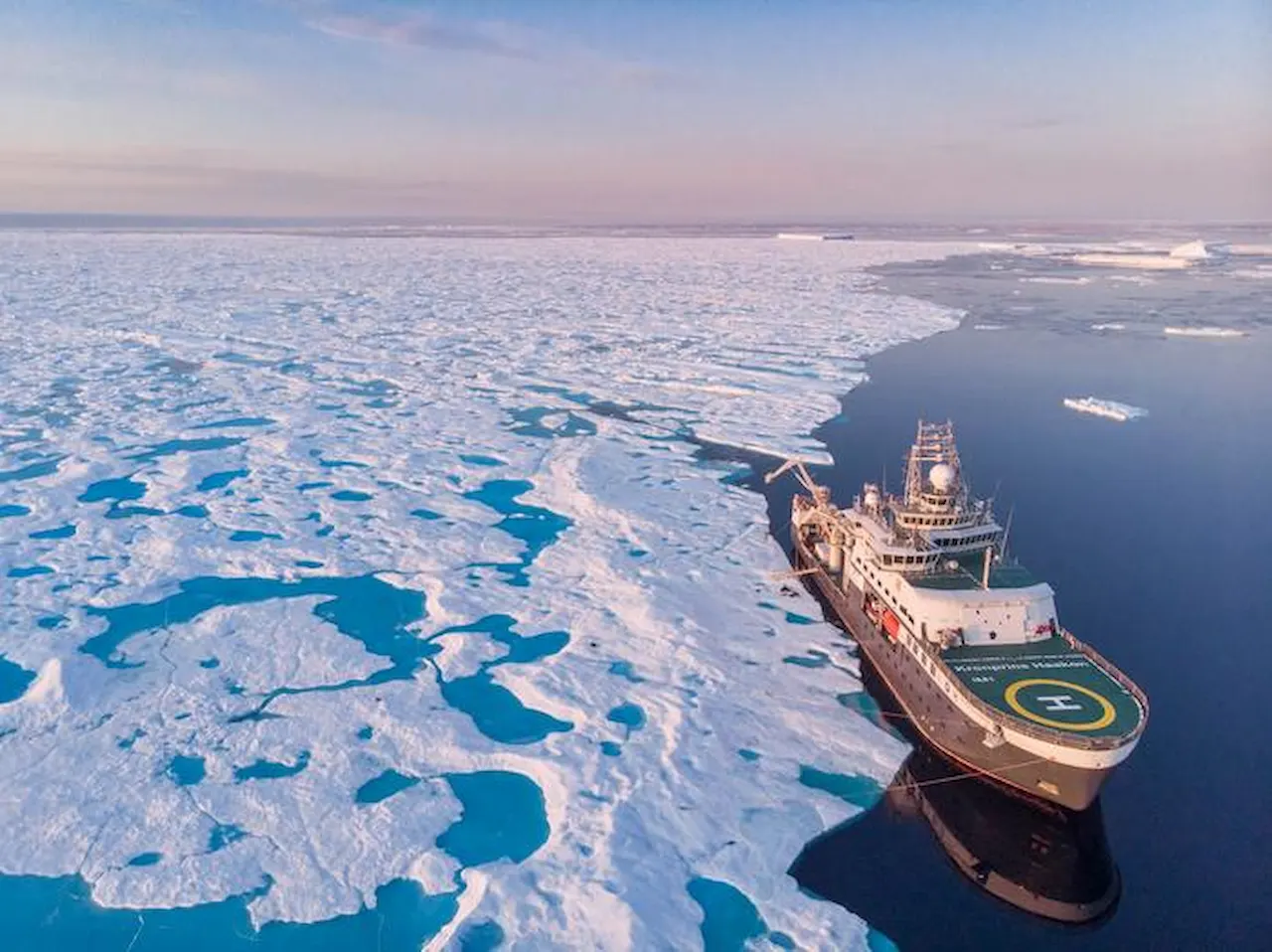 El buque polar RV Kronprins Haakon durante una campaña científica en el estrecho de Fram, en el océano Ártico / Foto: Universidad de Edimburgo El buque polar RV Kronprins Haakon durante una campaña científica en el estrecho de Fram, en el océano Ártico / Foto: Universidad de Edimburgo