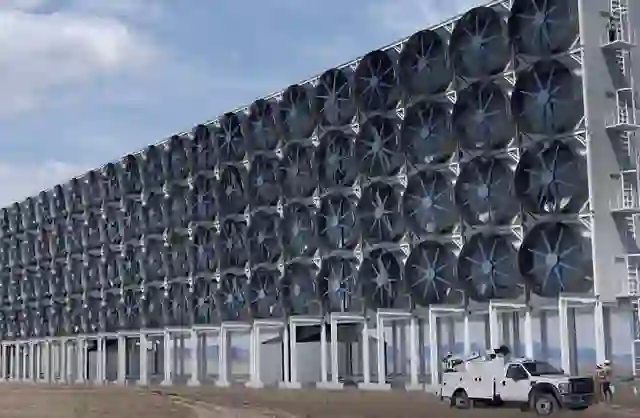 Conjunto de ventiladores de captura directa de aire / Imagen: Carbon Engineering
