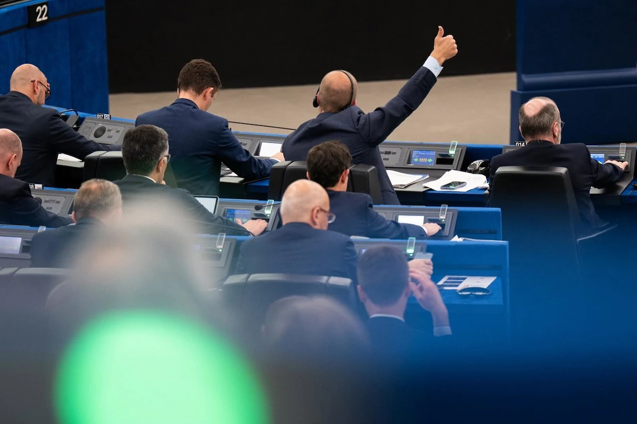 El Parlamento Europeo aprueba una política migratoria con más encierro, vigilancia y deportaciones / Foto: Archivo - EP El Parlamento Europeo aprueba una política migratoria con más encierro, vigilancia y deportaciones / Foto: Archivo - EP