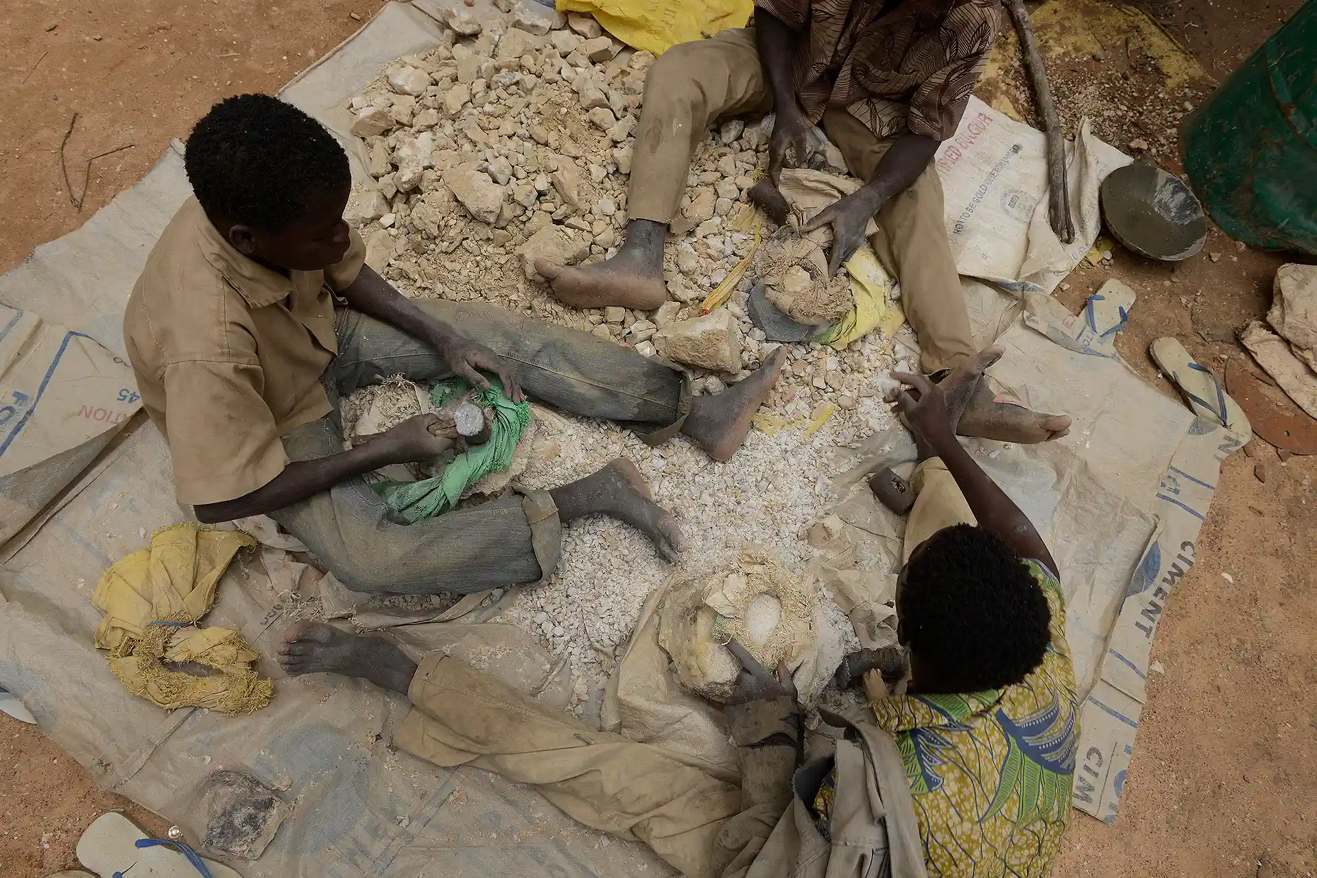 Burkina Faso. El trabajo infantil está prohibido por ley. En todas las minas artesanales del país los niños trabajan / Foto: Alfons Rodríguez