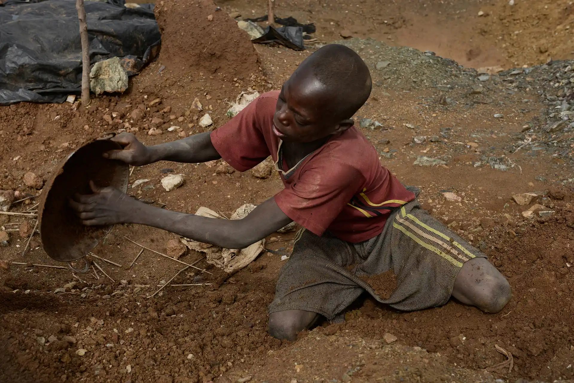 Burkina Faso. Los niños de las minas dejan la escuela y someten su cuerpo a enfermedades desde muy jóvenes / Foto: Alfons Rodríguez