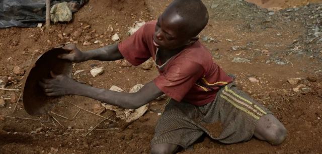 Burkina Faso. Los niños de las minas dejan la escuela y someten su cuerpo a enfermedades desde muy jóvenes / Foto: Alfons Rodríguez