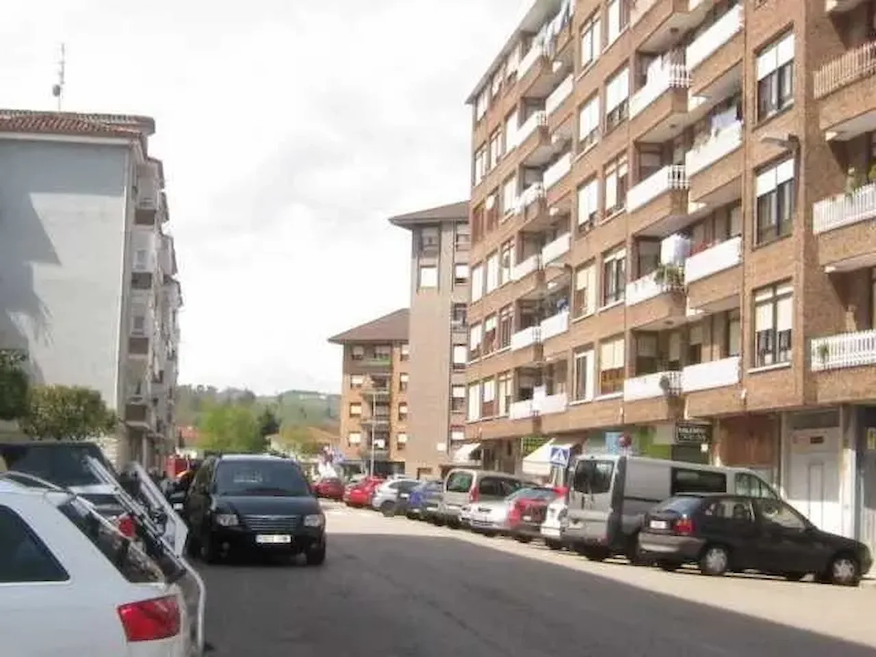 Se superaron los niveles que obligan a alertar a la población en puntos de la cornisa cantábrica. Una calle en Torrelavega / Foto: EP Se superaron los niveles que obligan a alertar a la población en puntos de la cornisa cantábrica. Una calle en Torrelavega / Foto: EP