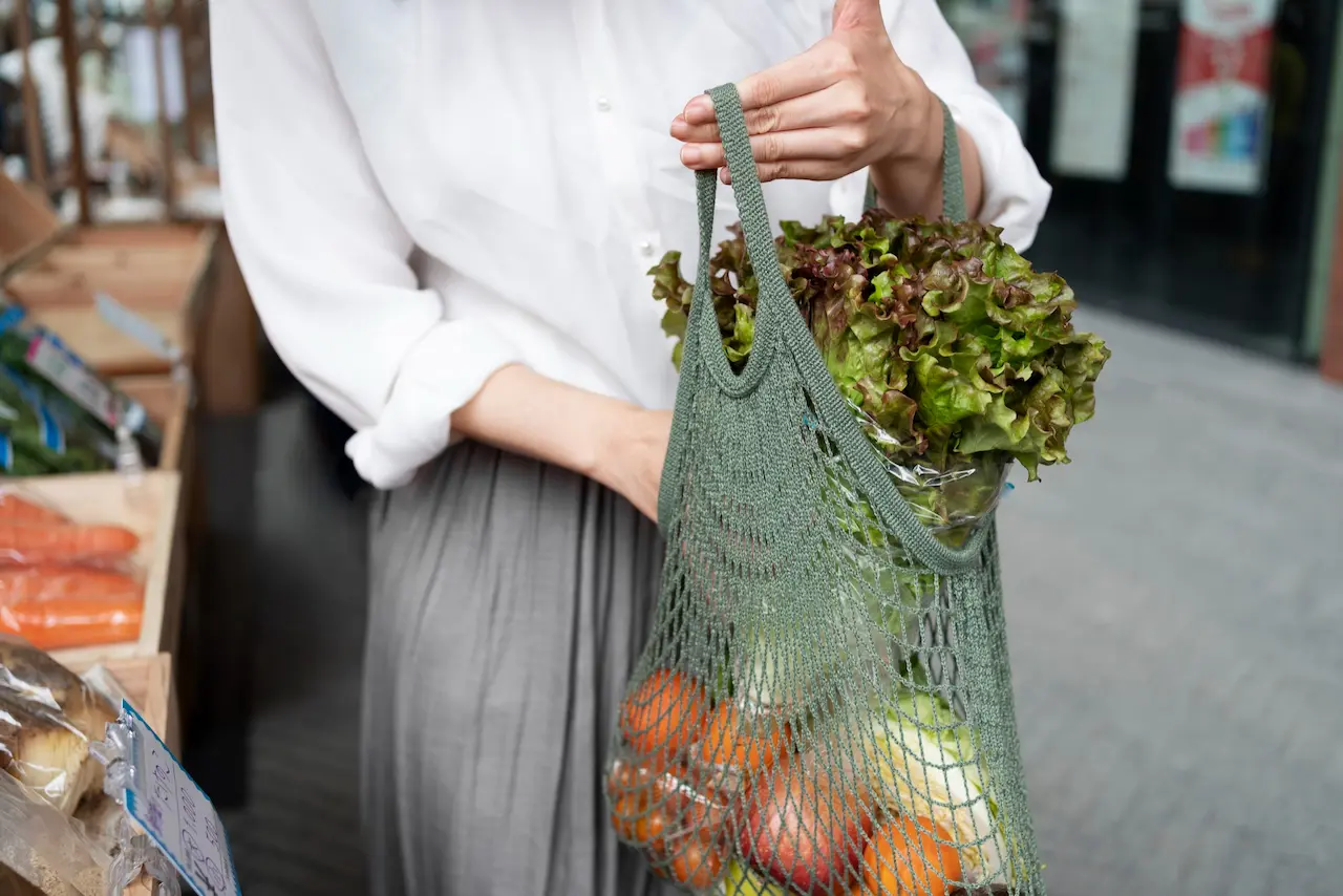 Las normas sociales, como comprar con bolsas reutilizables, pesan tanto como la economía en la respuesta global al cambio climático / Foto: FP Las normas sociales, como comprar con bolsas reutilizables, pesan tanto como la economía en la respuesta global al cambio climático / Foto: FP