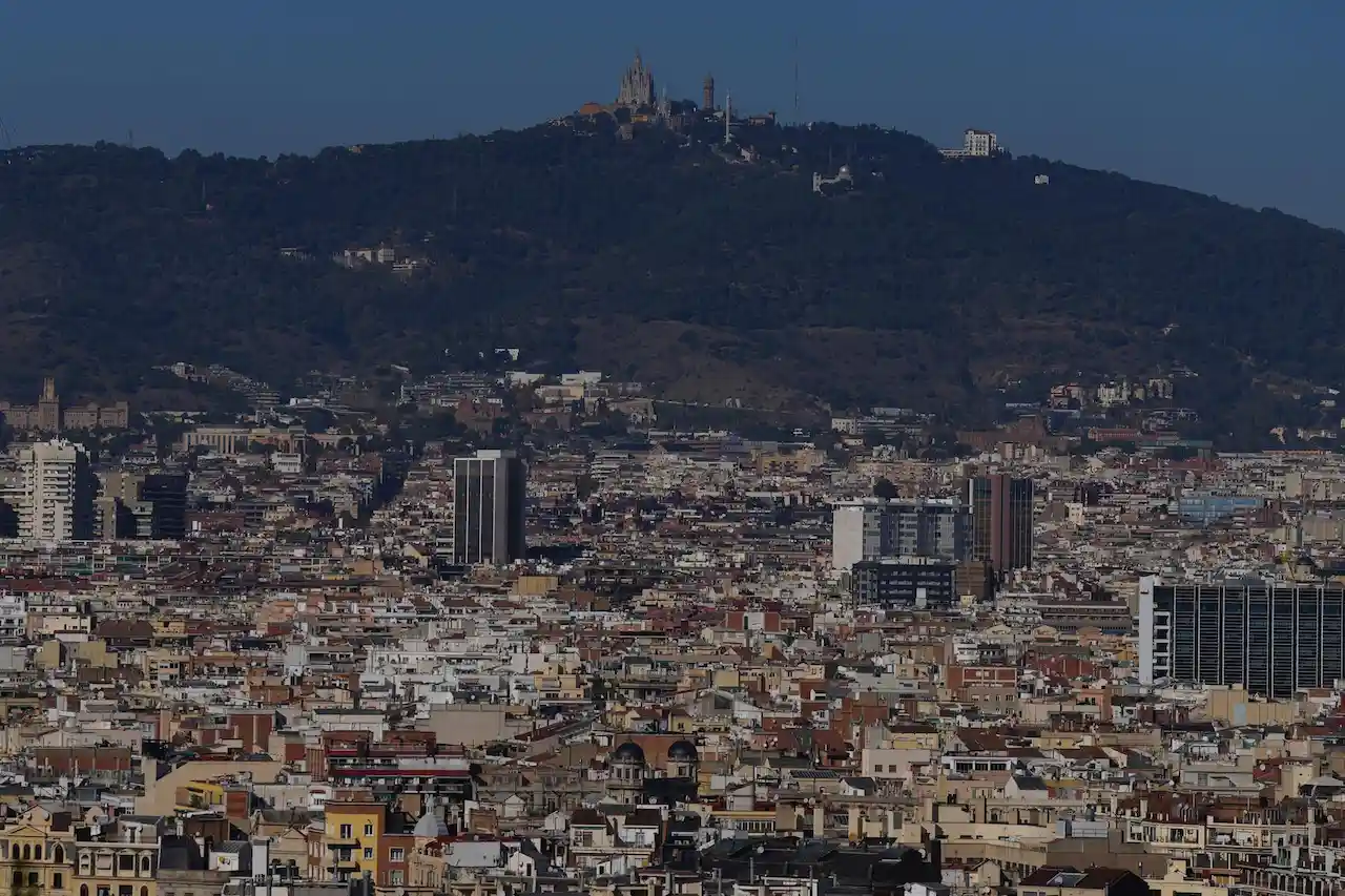 Contaminación atmosférica en Barcelona. Activado un aviso preventivo / Foto: EP