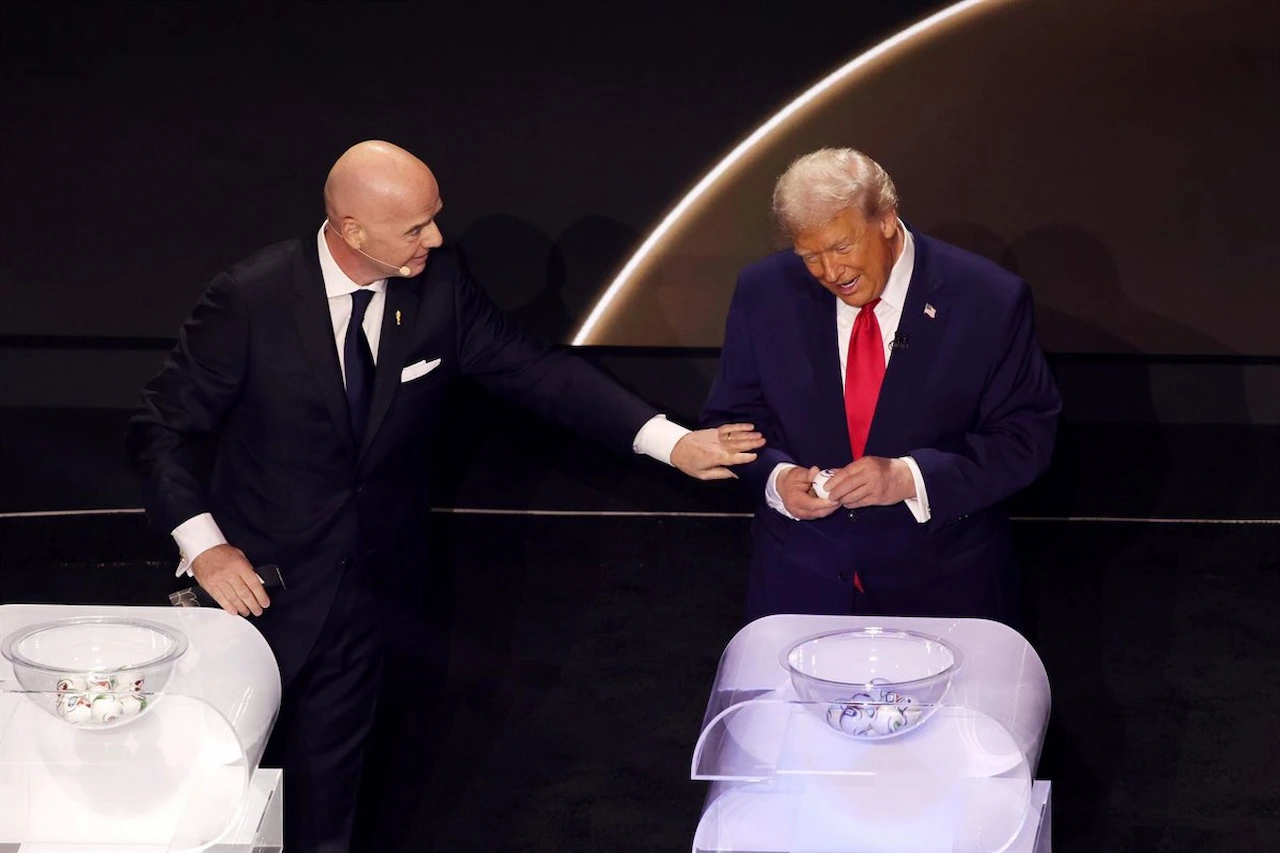 Gianni Infantino junto a Donald Trump durante el sorteo del Mundial de Estados Unidos, México y Canadá / Foto: Archivo - EP