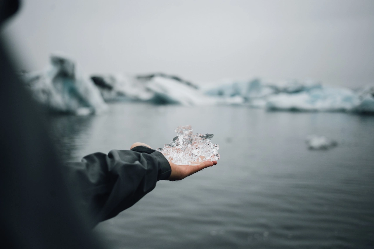 Icebergs a la deriva en aguas del Pacífico nororiental, cuyo deshielo puede debilitar una corriente clave del Atlántico / Foto: FP