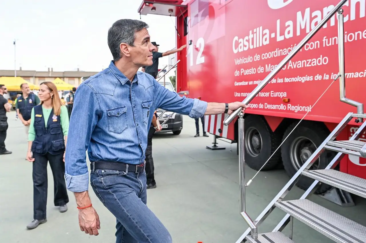 El presidente del Gobierno, Pedro Sánchez, durante una visita al Puesto de Mando Avanzado por el incendio de La Mierla, a 22 de julio de 2026, en Tamajón, Guadalajara, Castilla-La Mancha (España) / Foto: EP