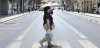Una persona camina por la calle entre las altas temperatura. Protección Civil alerta ante la nueva ola de calor / Foto: EP