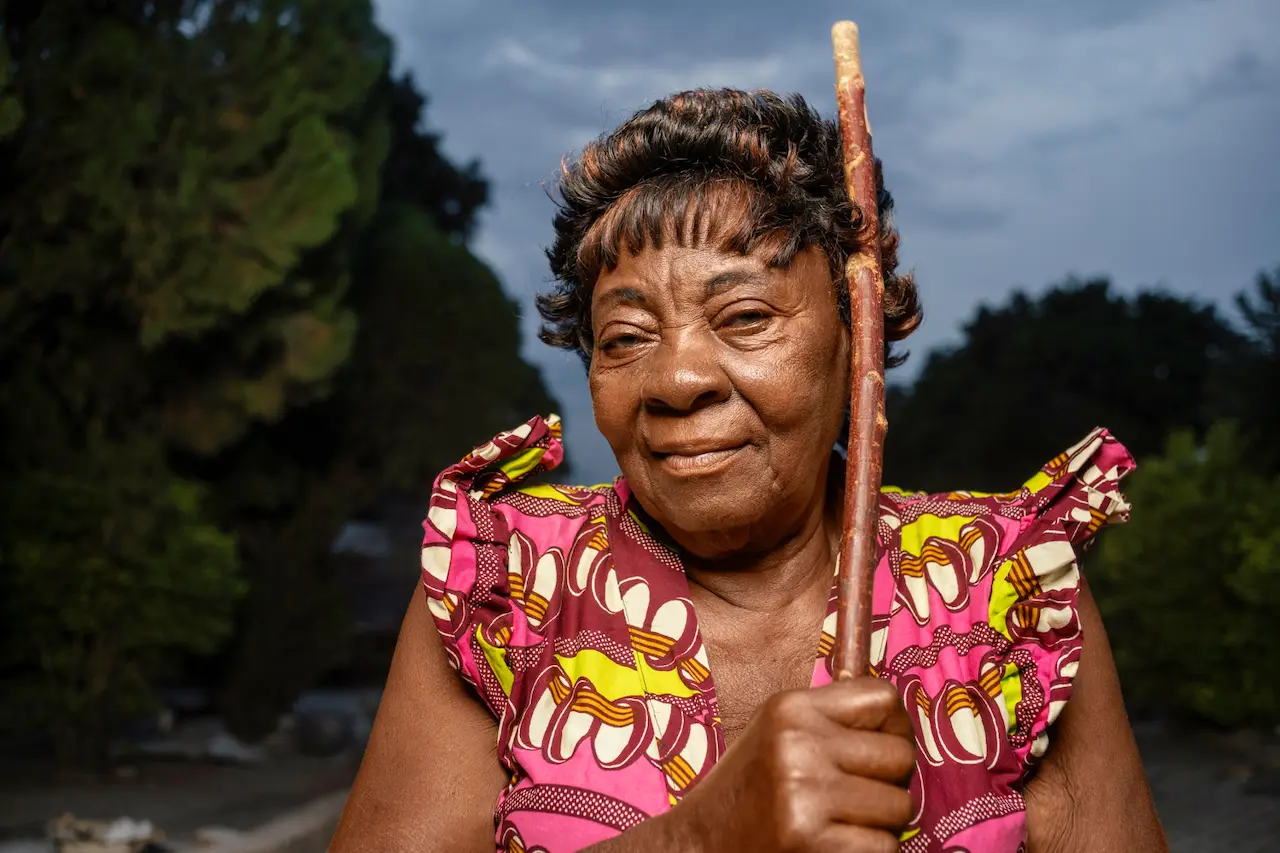 Mujer de una comunidad local de África central. Imagen del Día Internacional de los Pueblos Indígenas 2026 / Foto: FP Mujer de una comunidad local de África central. Imagen del Día Internacional de los Pueblos Indígenas 2026 / Foto: FP
