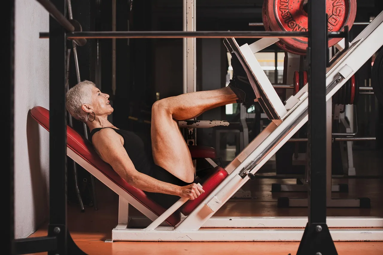 Los beneficios del entrenamiento de fuerza se observan en personas de 60, 70, 80 e incluso 90 años / Foto: EP Los beneficios del entrenamiento de fuerza se observan en personas de 60, 70, 80 e incluso 90 años / Foto: EP