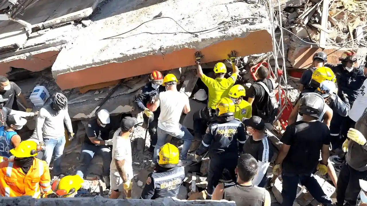 Los servicios de rescate trabajan sobre el terreno tras el terremoto de magnitud 7,4 registrado en Colombia / Foto: EP Los servicios de rescate trabajan sobre el terreno tras el terremoto de magnitud 7,4 registrado en Colombia / Foto: EP