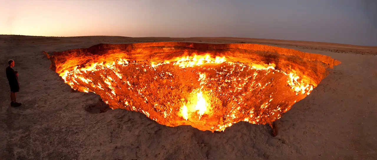 El pozo de Darvazá, también conocido como la 'Puerta del Infierno' / Foto: WMC