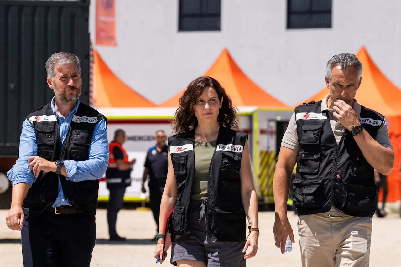 Ecologistas denuncian "opacidad" informativa de la C.Madrid sobre los incendios forestales. Díaz Ayuso y consejeros en el Puesto de Mando Avanzado de Navalcarnero, a 27 de julio de 2026 / Foto: EP Ecologistas denuncian "opacidad" informativa de la C.Madrid sobre los incendios forestales. Díaz Ayuso y consejeros en el Puesto de Mando Avanzado de Navalcarnero, a 27 de julio de 2026 / Foto: EP