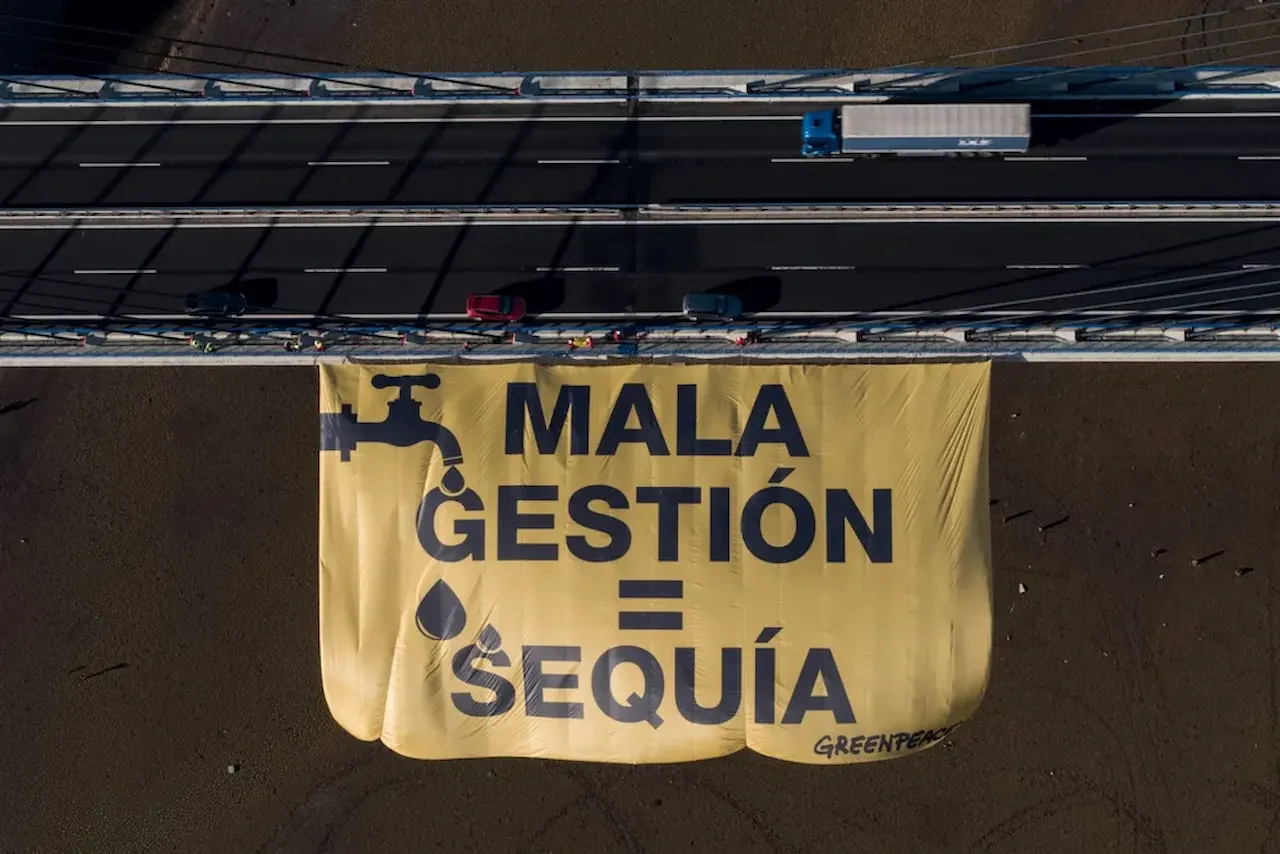 Greenpeace reclama una gestión sostenible del agua frente a la sequía / Foto: Greenpeace Greenpeace reclama una gestión sostenible del agua frente a la sequía / Foto: Greenpeace