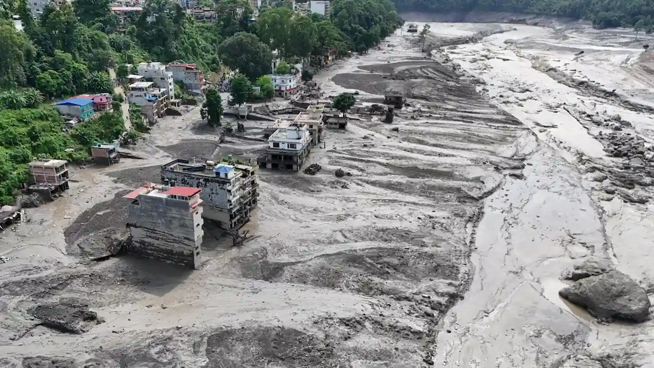 Inundaciones en el norte de Nepal, en la frontera con China / Foto: EP Inundaciones en el norte de Nepal, en la frontera con China / Foto: EP
