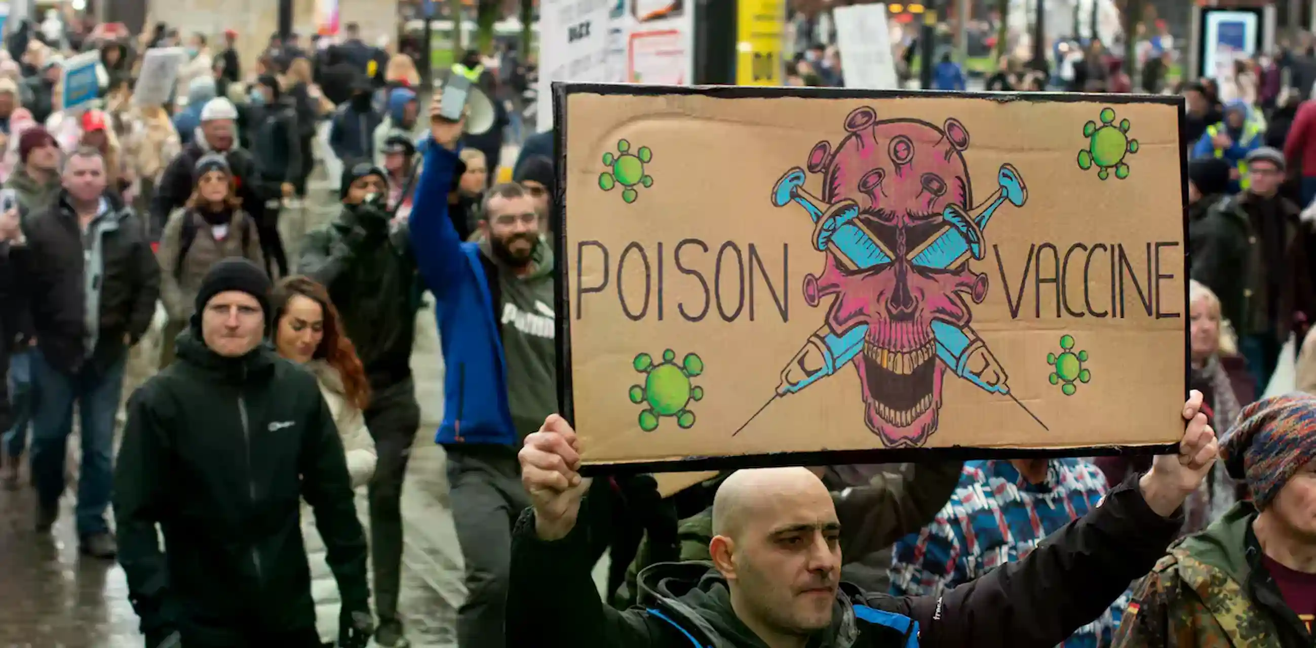 La epidemia de la desconfianza. Manifestación de antivacunas en Mánchester (Inglaterra) en diciembre de 2020 / Foto: The Conversation La epidemia de la desconfianza. Manifestación de antivacunas en Mánchester (Inglaterra) en diciembre de 2020 / Foto: The Conversation