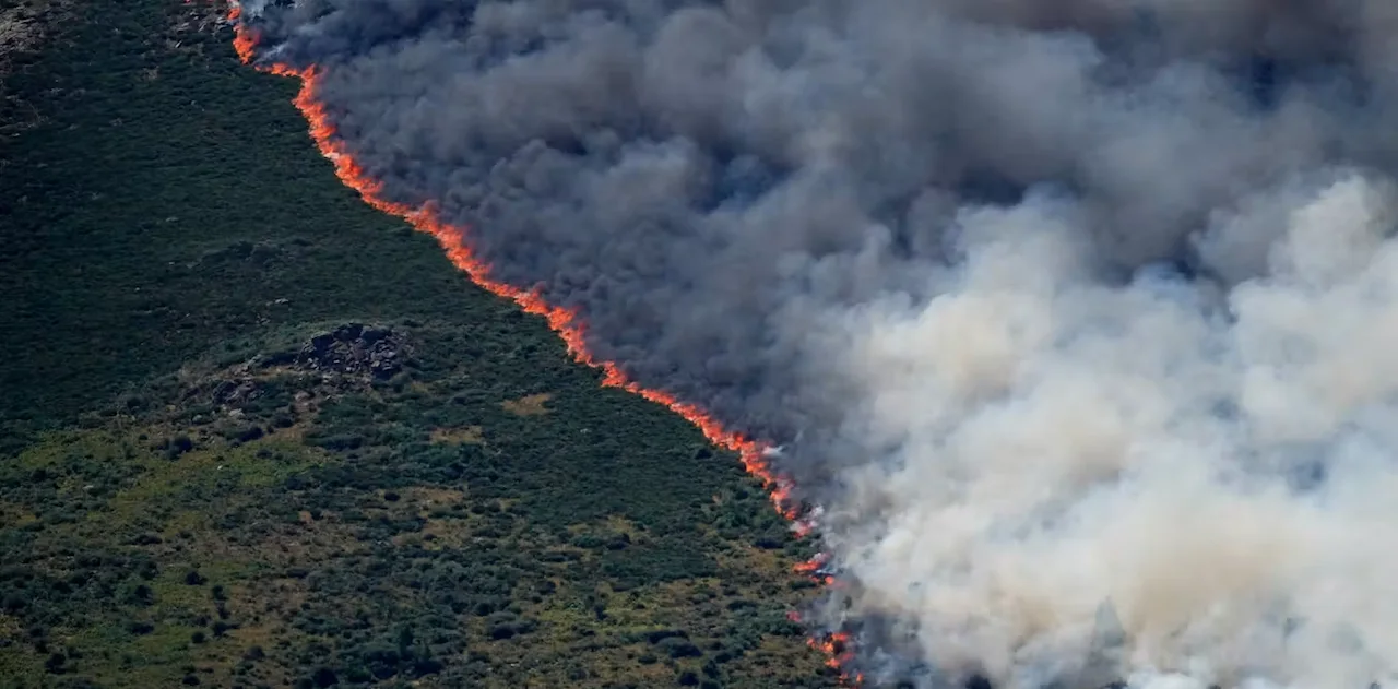 Incendio forestal en las montañas cercanas a Burgohondo, en Ávila, el 27 de julio de 2026 / Foto: The Conversation Incendio forestal en las montañas cercanas a Burgohondo, en Ávila, el 27 de julio de 2026 / Foto: The Conversation