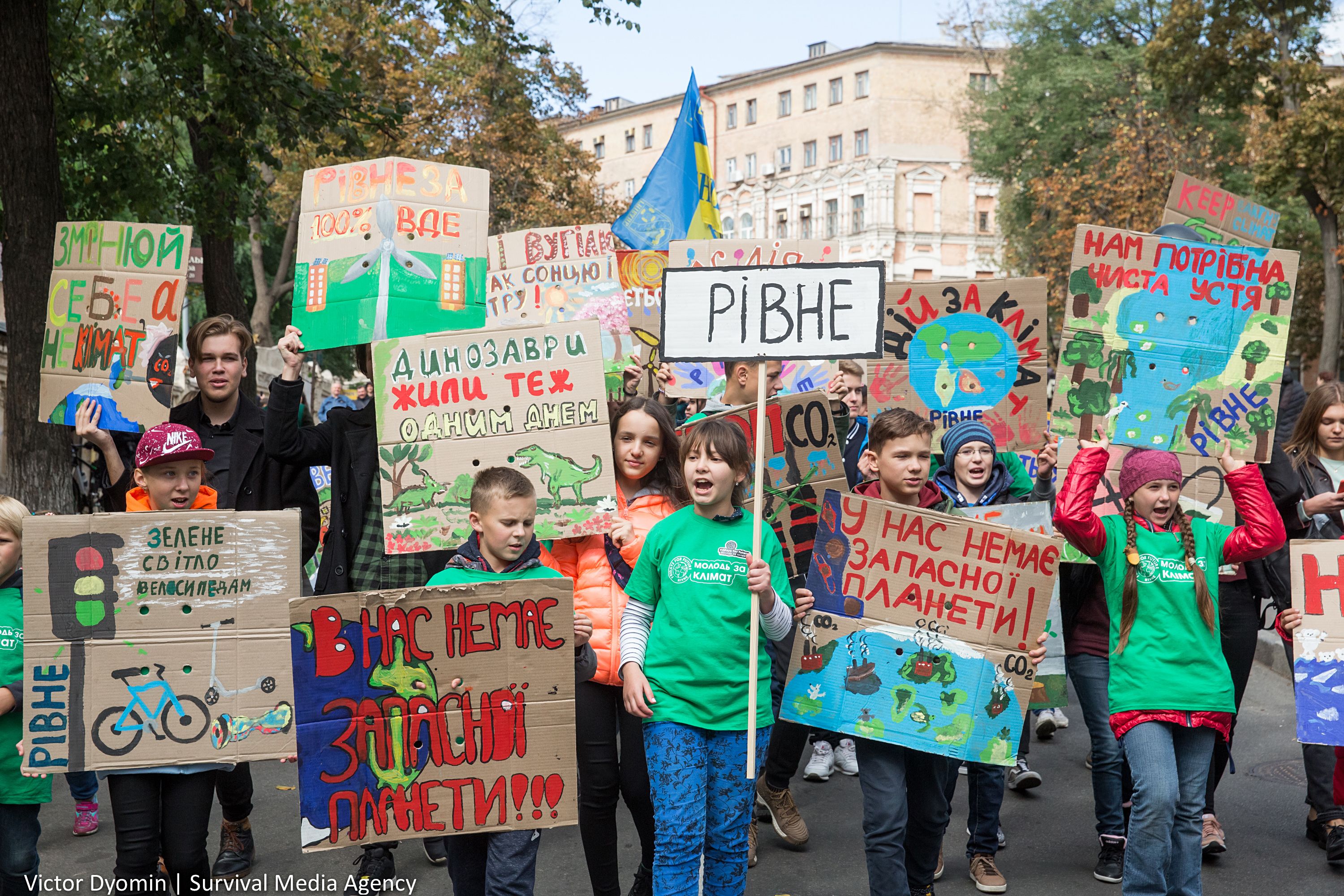 Niños participando en la manifestación celebrada el viernes en Kiev (Ucrania) / Foto: Victor Dyomin - Survival Media Agency