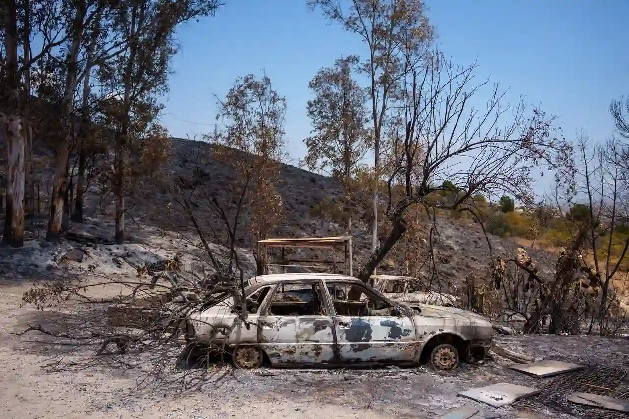 Varios vehículos calcinados como consecuencia del incendio en Los Gallardos / Foto: EP Varios vehículos calcinados como consecuencia del incendio en Los Gallardos / Foto: EP