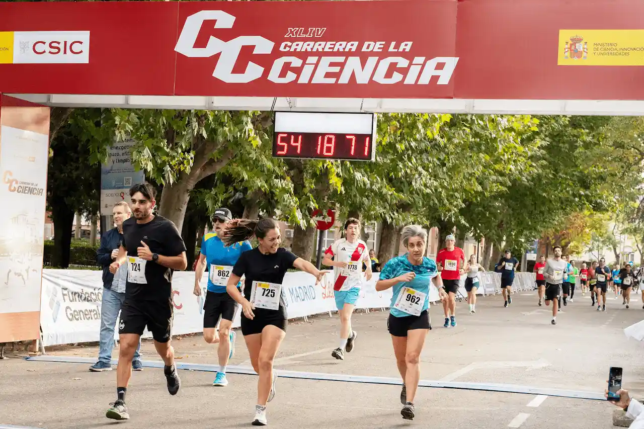 La Carrera de la Ciencia combina su carácter de carrera popular con el rigor de las competiciones oficiales de alto nivel / Foto: CSIC La Carrera de la Ciencia combina su carácter de carrera popular con el rigor de las competiciones oficiales de alto nivel / Foto: CSIC