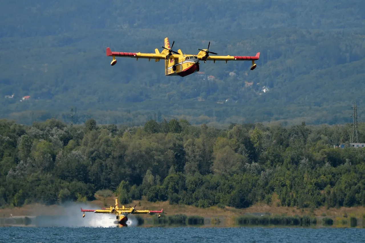 Aviones anfibios Canadair, pieza clave de la flota europea contra incendios forestales / Foto: EP Aviones anfibios Canadair, pieza clave de la flota europea contra incendios forestales / Foto: EP