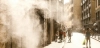 Viandantes bajo nebulizadores de agua en una calle de Florencia (Italia) durante una ola de calor, un fenómeno que las emisiones posteriores al Acuerdo de París han intensificado en Europa / Foto: UP