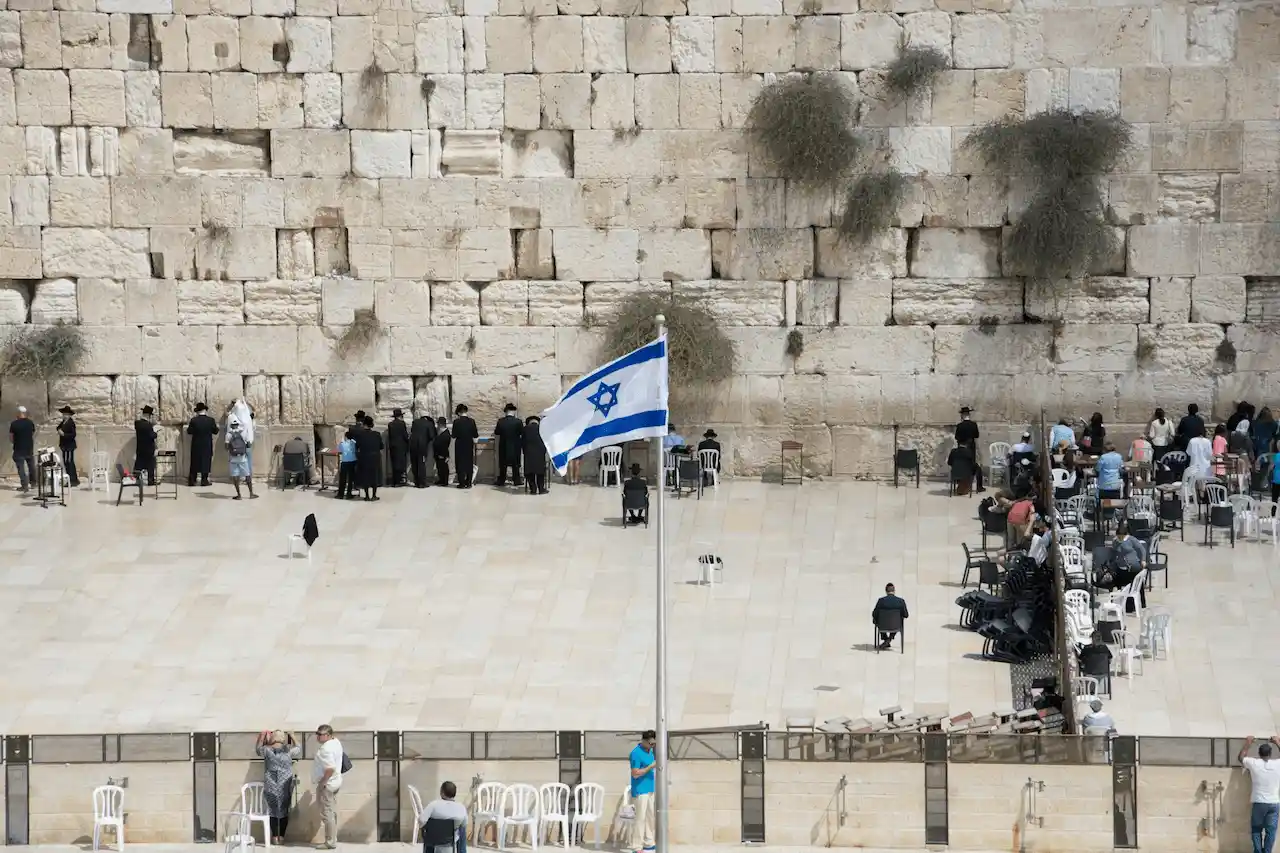 La bandera de Israel ondea frente al Muro de las Lamentaciones, en Jerusalén / Foto: PX