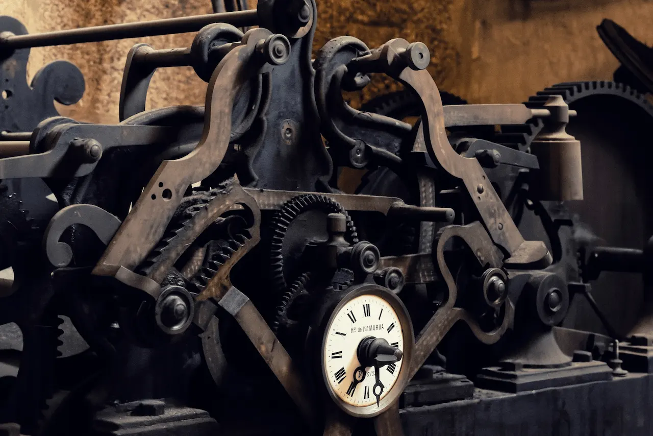 Mecanismo de un reloj mecánico. El de Viena, el primero nuclear, se autoestabiliza con núcleos de torio / Foto: UP